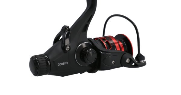 The Mikado Reel MFT Runner 2008 offers a compact and lightweight design also making it perfect for feeder angling. Its free-spool system ensures smooth casting, allowing you to fish with ease.