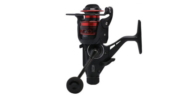 The Mikado Reel MFT Runner 2008 offers a compact and lightweight design also making it perfect for feeder angling. Its free-spool system ensures smooth casting, allowing you to fish with ease.