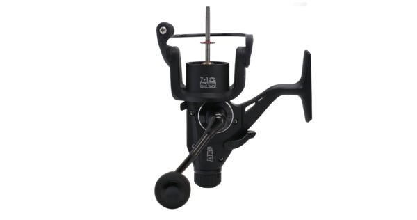 The Mikado Reel MFT Runner 2008 offers a compact and lightweight design also making it perfect for feeder angling. Its free-spool system ensures smooth casting, allowing you to fish with ease.