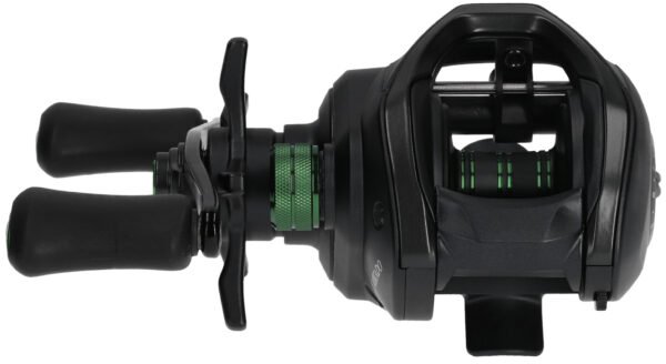The Mikado Multiplikator Jaws 151 LH is a modern multiplier reel, engineered for precision and efficiency. Its lightweight spool allows for smooth casting of lures as light as 6 grams.