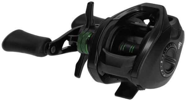 The Mikado Multiplikator Jaws 151 LH is a modern multiplier reel, engineered for precision and efficiency. Its lightweight spool allows for smooth casting of lures as light as 6 grams.