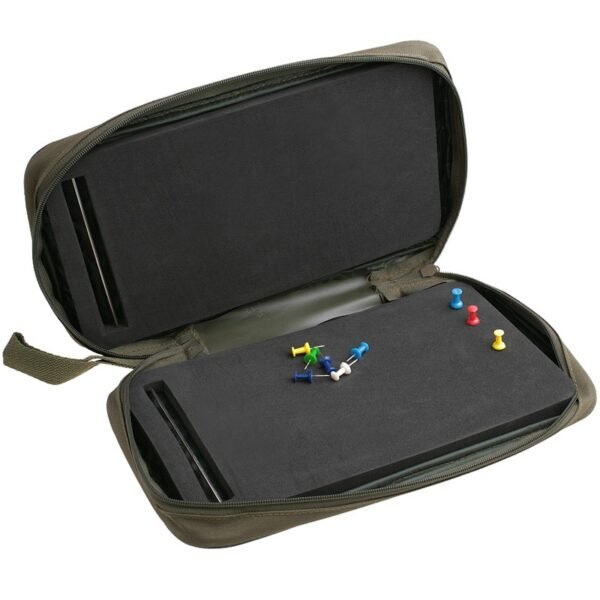 The Mikado Wallet for Carp Rigs offers a secure, organized space for all your pre-made rigs.